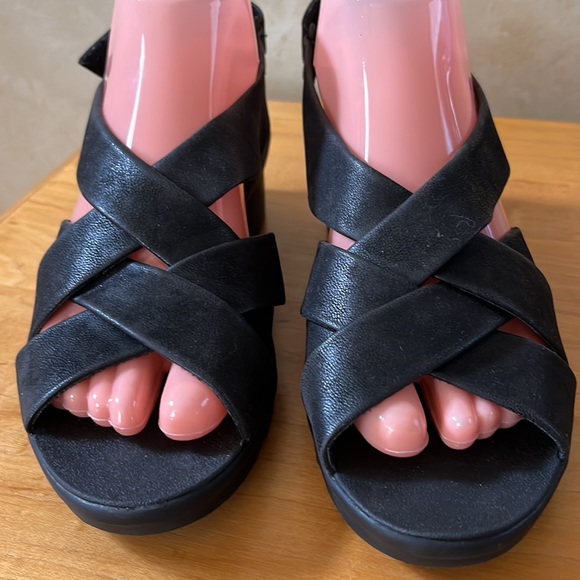 Cloudsteppers by Clarks Shoes - Clarks Cloudstepper black woven leather wedge sandals size 7